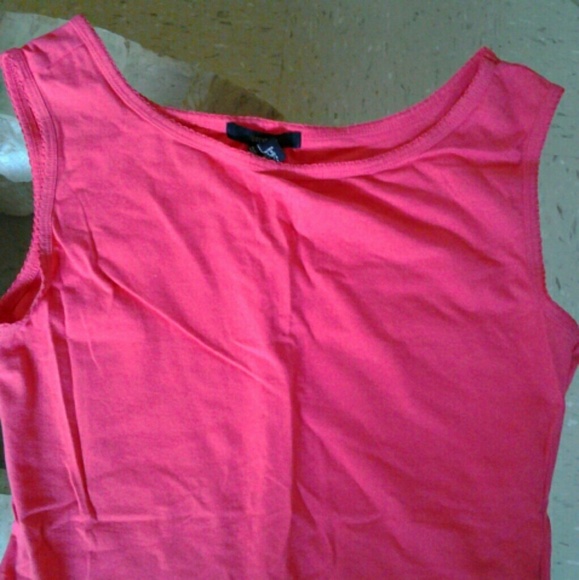 Pretty Coral colored body blouse with snap closure - Picture 1 of 3
